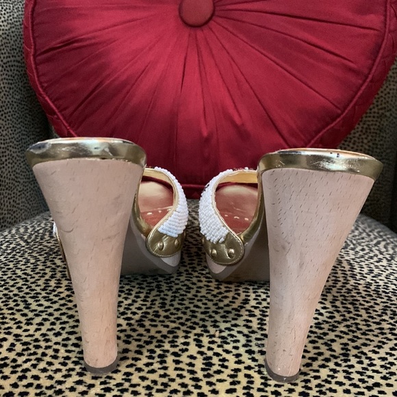 BCBGIRLS Metallic sandals w/bead detail Size 8 - Picture 16 of 16